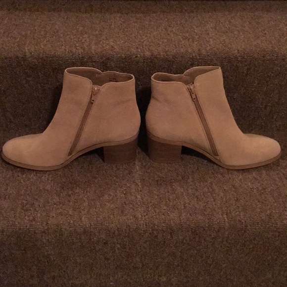 🤠 NWT Reaction Kenneth Cole Genuine Suede Booties - Picture 4 of 8
